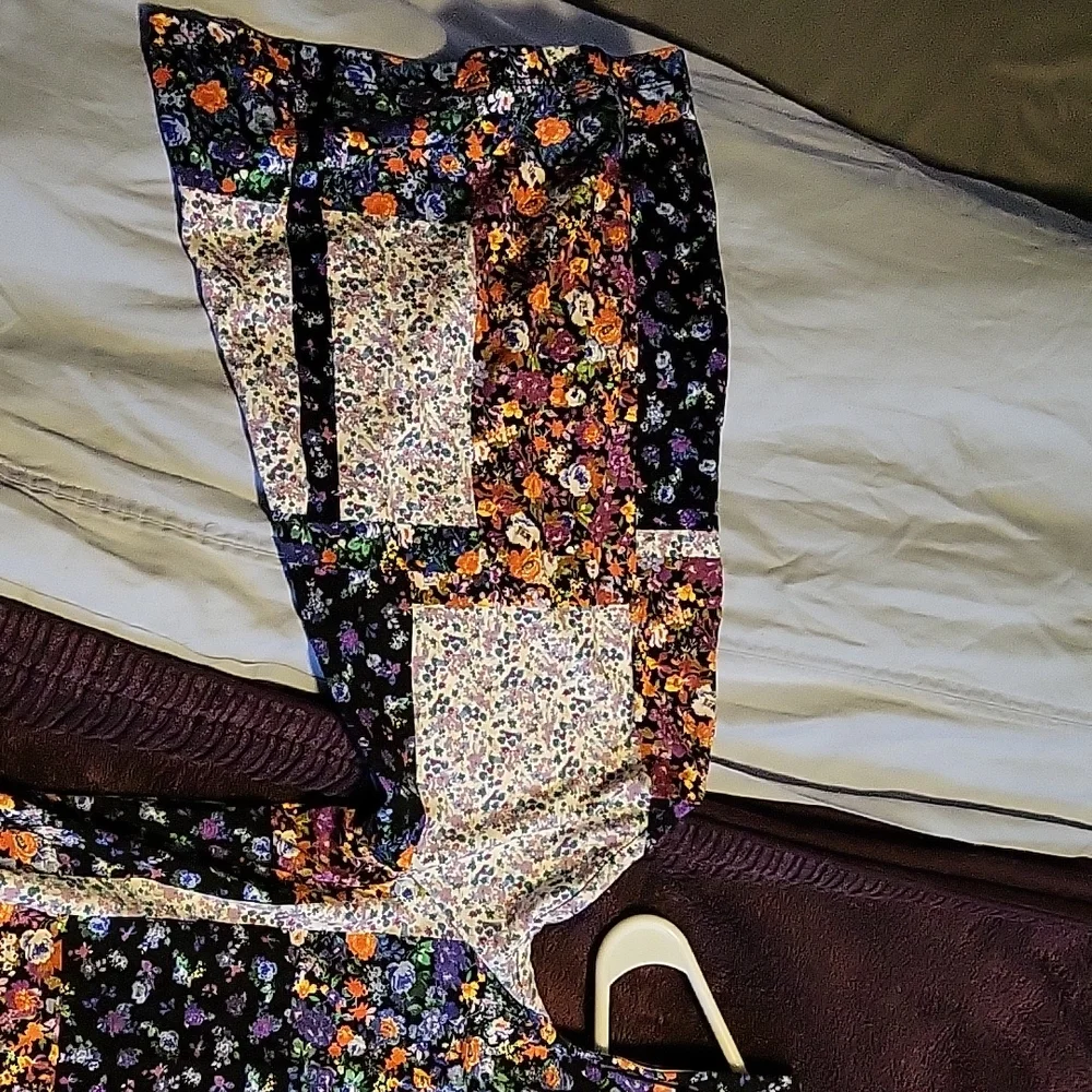 Cold Shoulder Tunic - Picture 3 of 4